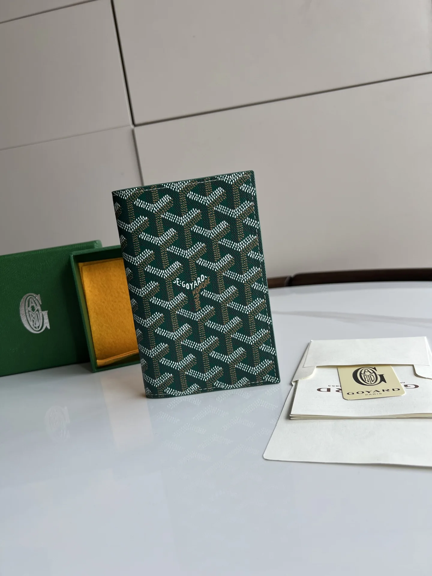 고야드 여권지갑  1.5 cm x 10 cm x14cm