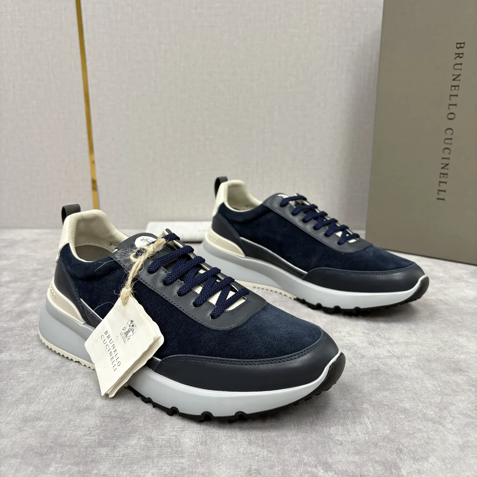 Brunello Cucinelli 로우탑 스니커즈