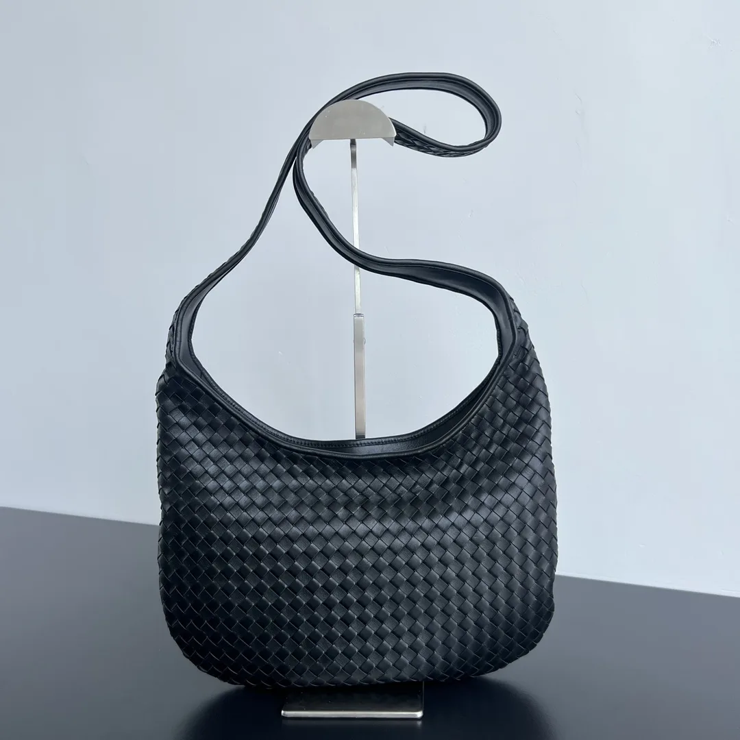 BOTTEGA VENETA 스몰 베네토 826877 38x24x2cm 숄더 스트랩 50cm