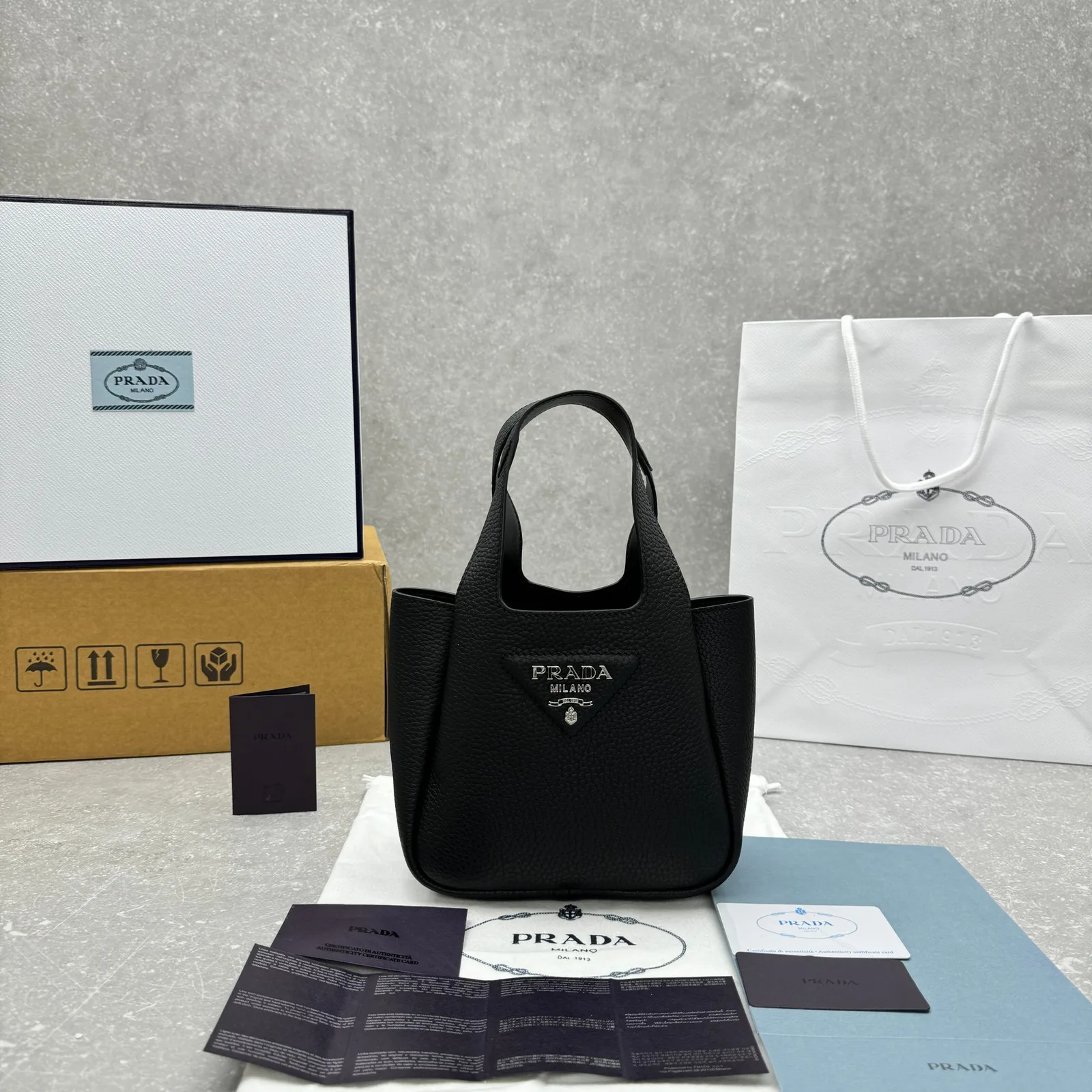 프라다 레더 미니 백 1BA349 19cmx18cmX10cm