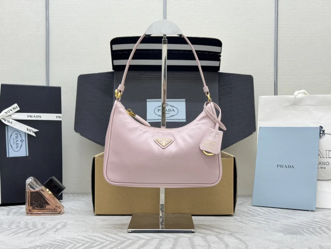 프라다 테수토 나일론 미니 호보백 1N204M 22x18x6cm
