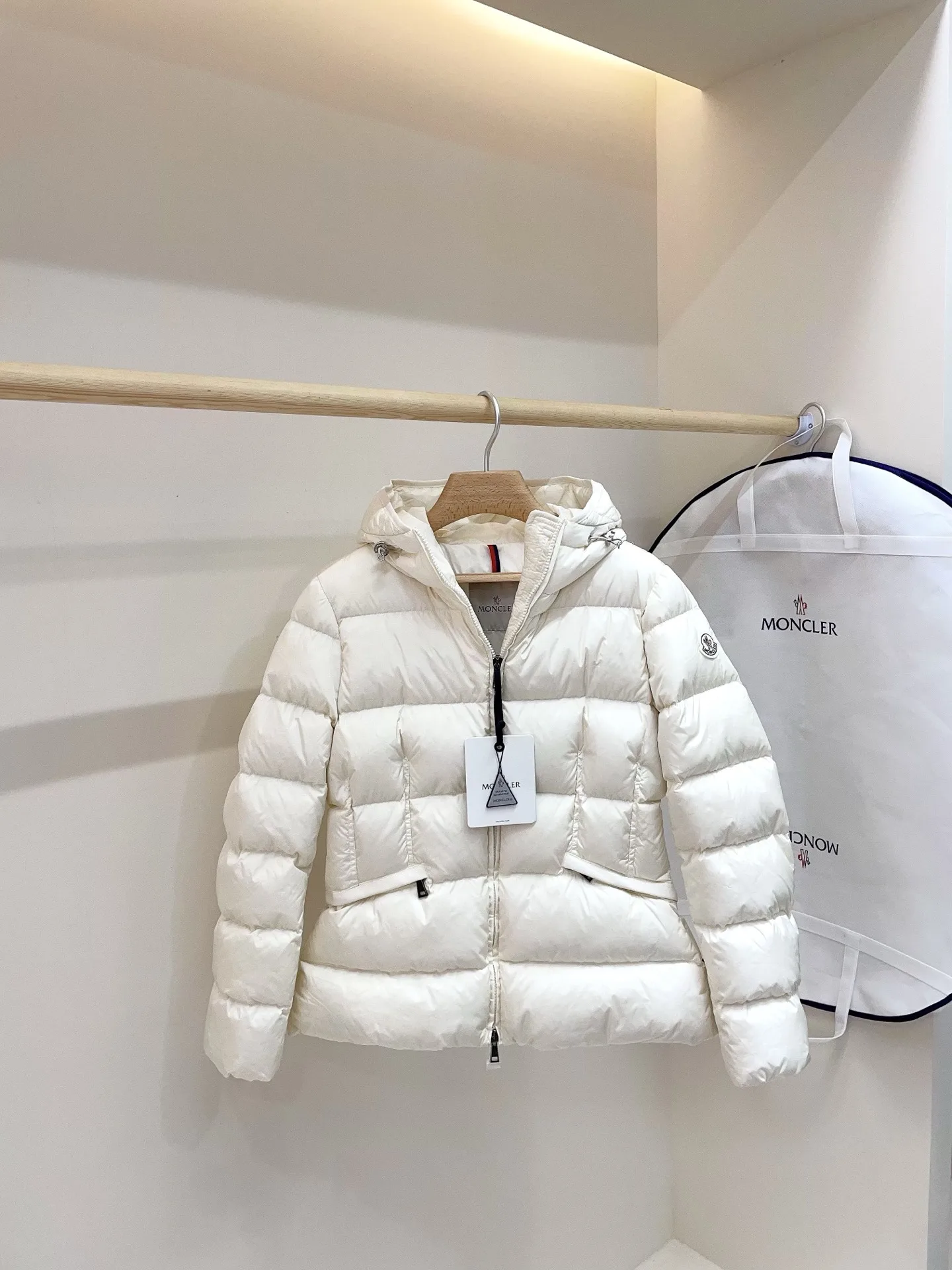 몽클레르 아보체 쇼트 다운 자켓