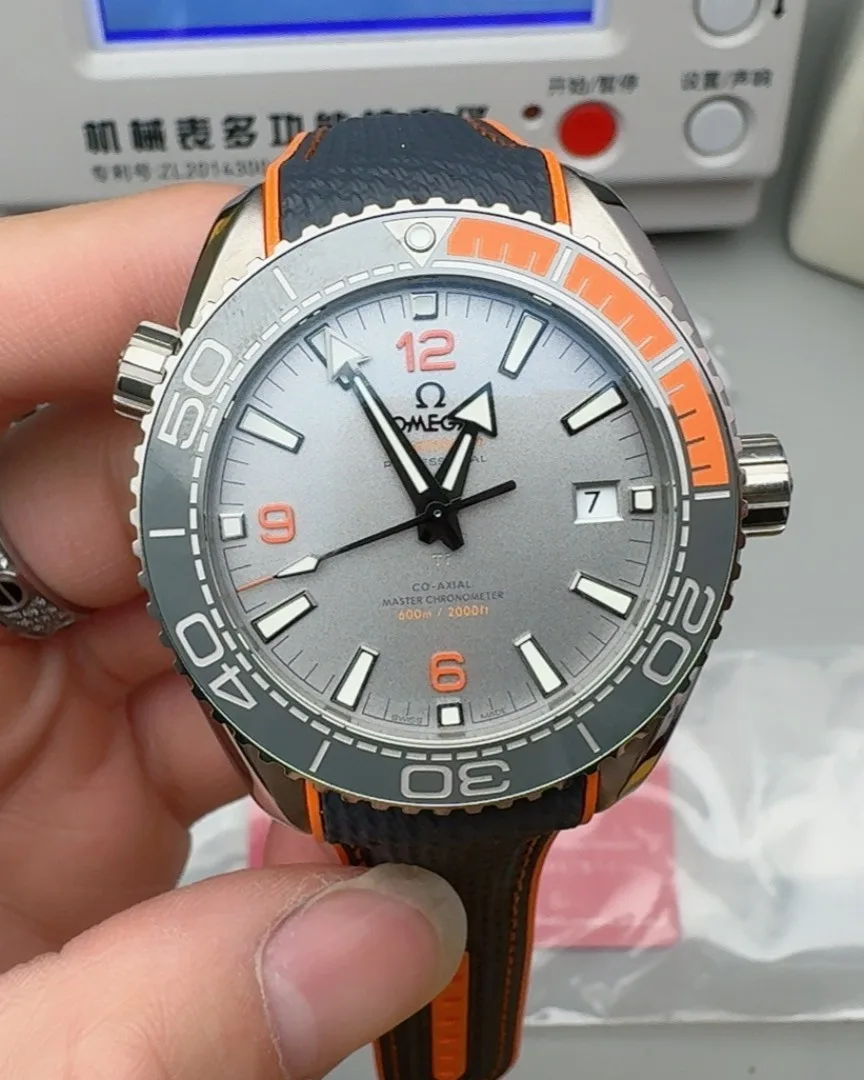 VS  l 8900 l 43mm l  오메가 씨마스터 플래닛  오렌지 600m