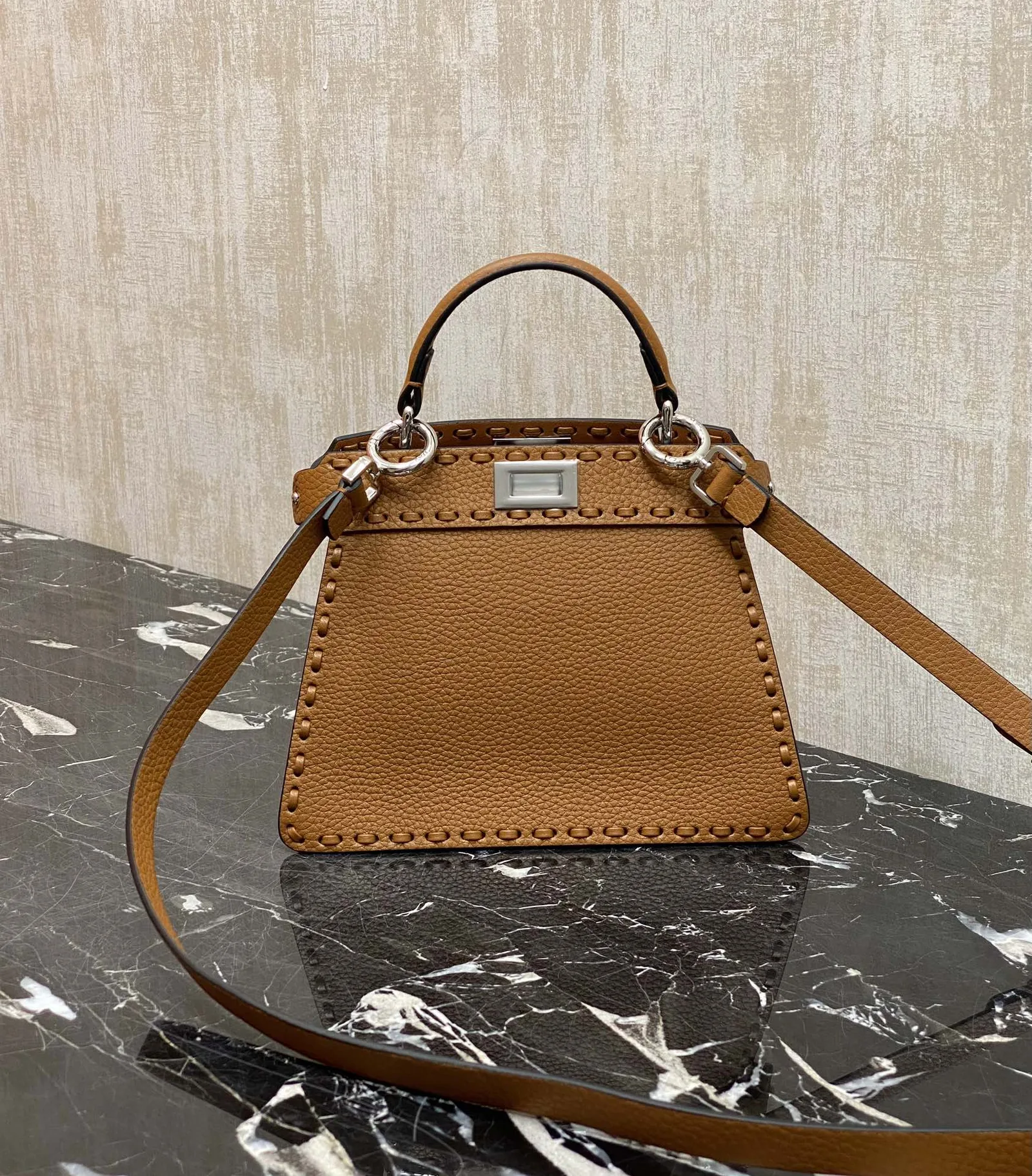 FENDI 미니 peekaboo petite  20x15.5x11cm