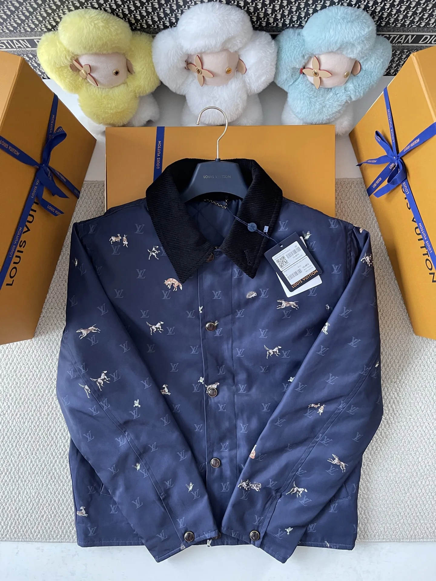 1AJBFS Veste matelassée LV Blason