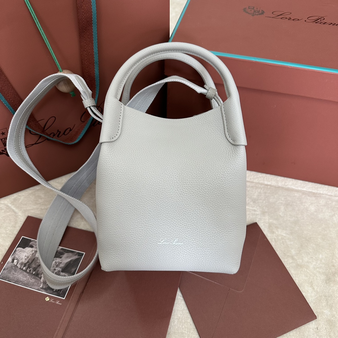 Small Bale bag  17 x 21 x 17 cm