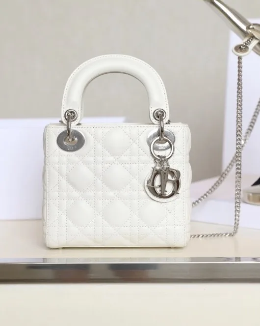 디올 Lady Dior  mini 17*15*7cm