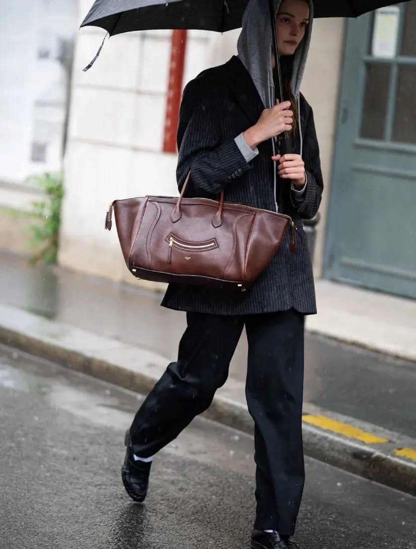 셀린느 25FW 스마일링 레더 토트 뉴러기지 백 16×22×36cm