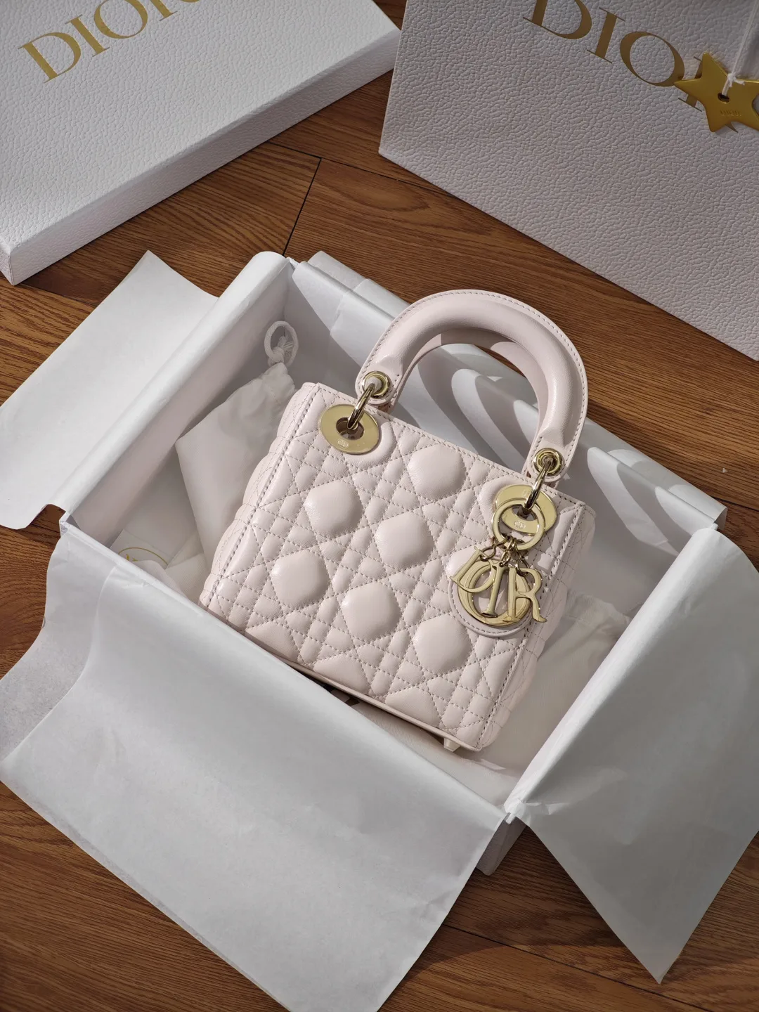 디올 레이디  미니 램스킨 M0505ONGE  17 x 15 x 7 cm