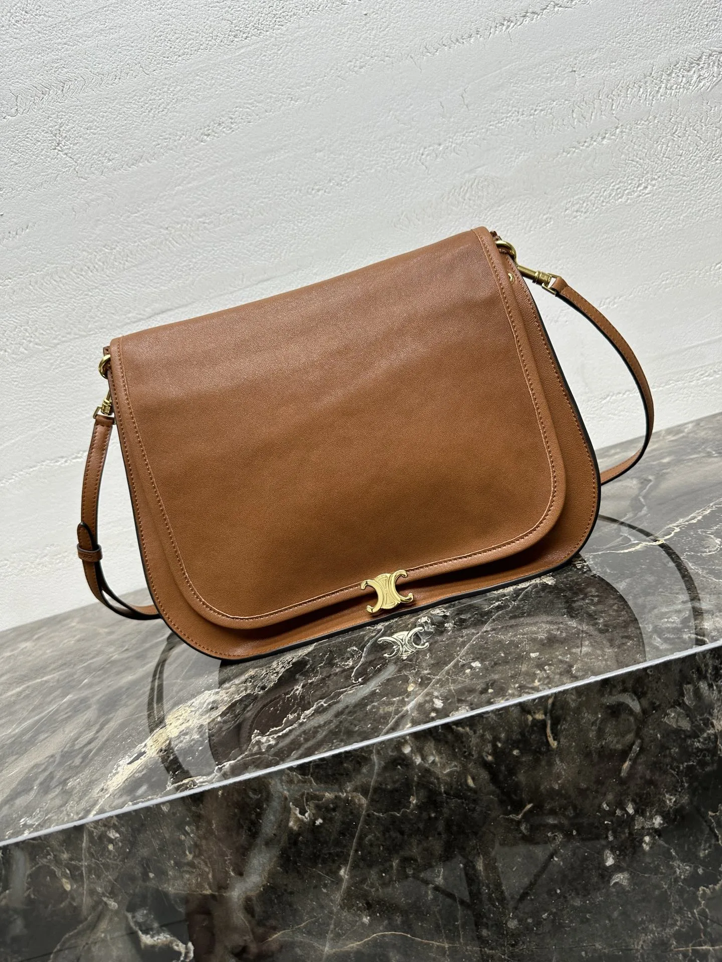 셀린느(CELINE) 셀린느 베사체 브라운 숄더백  32 X 2 X 26cm