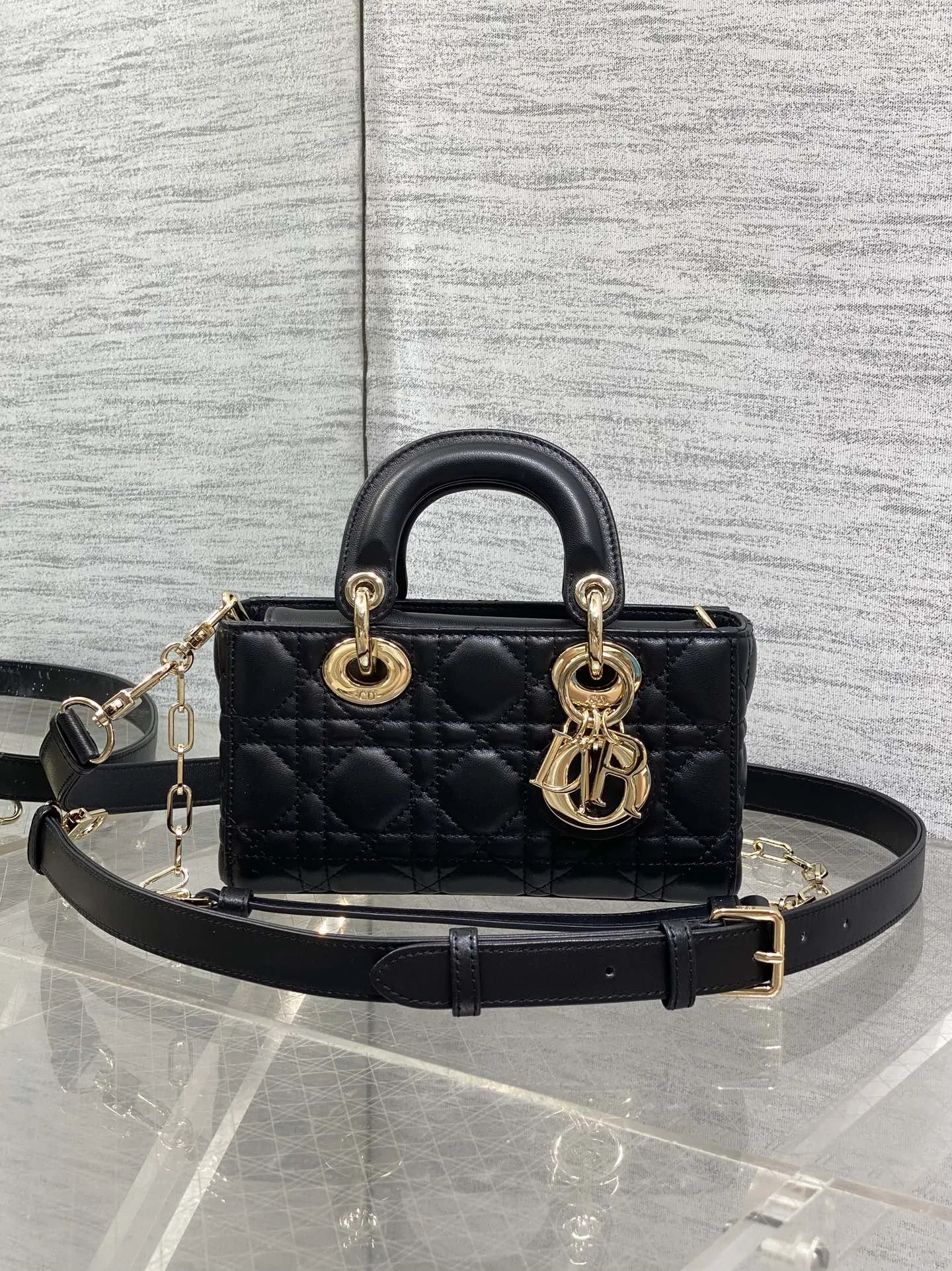 디올 레이디 디조이백 mini  19*5.5*10.5cm