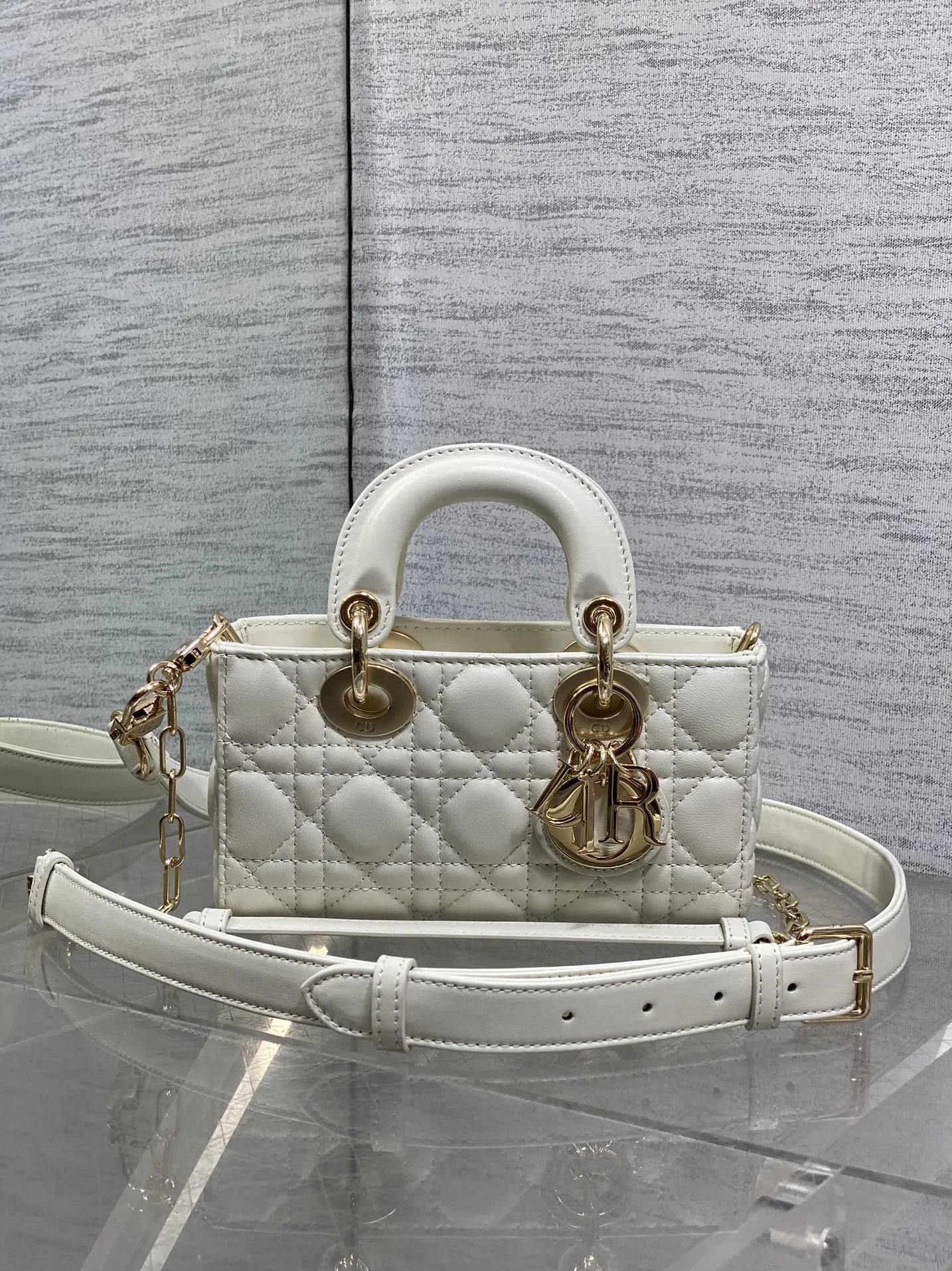 디올 레이디 디조이백 mini  19*5.5*10.5cm