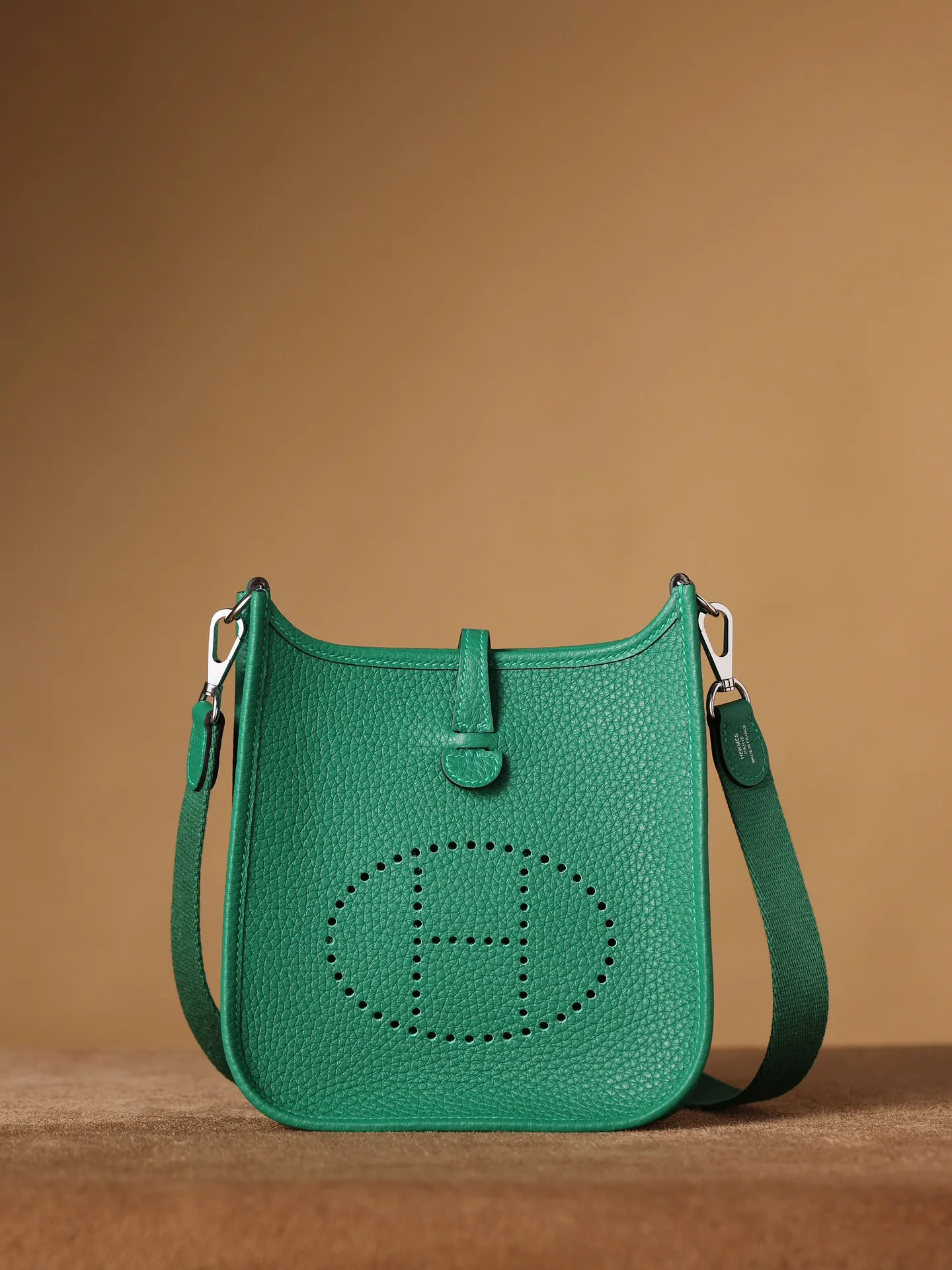M9 Herme* Evelyne 16 bag