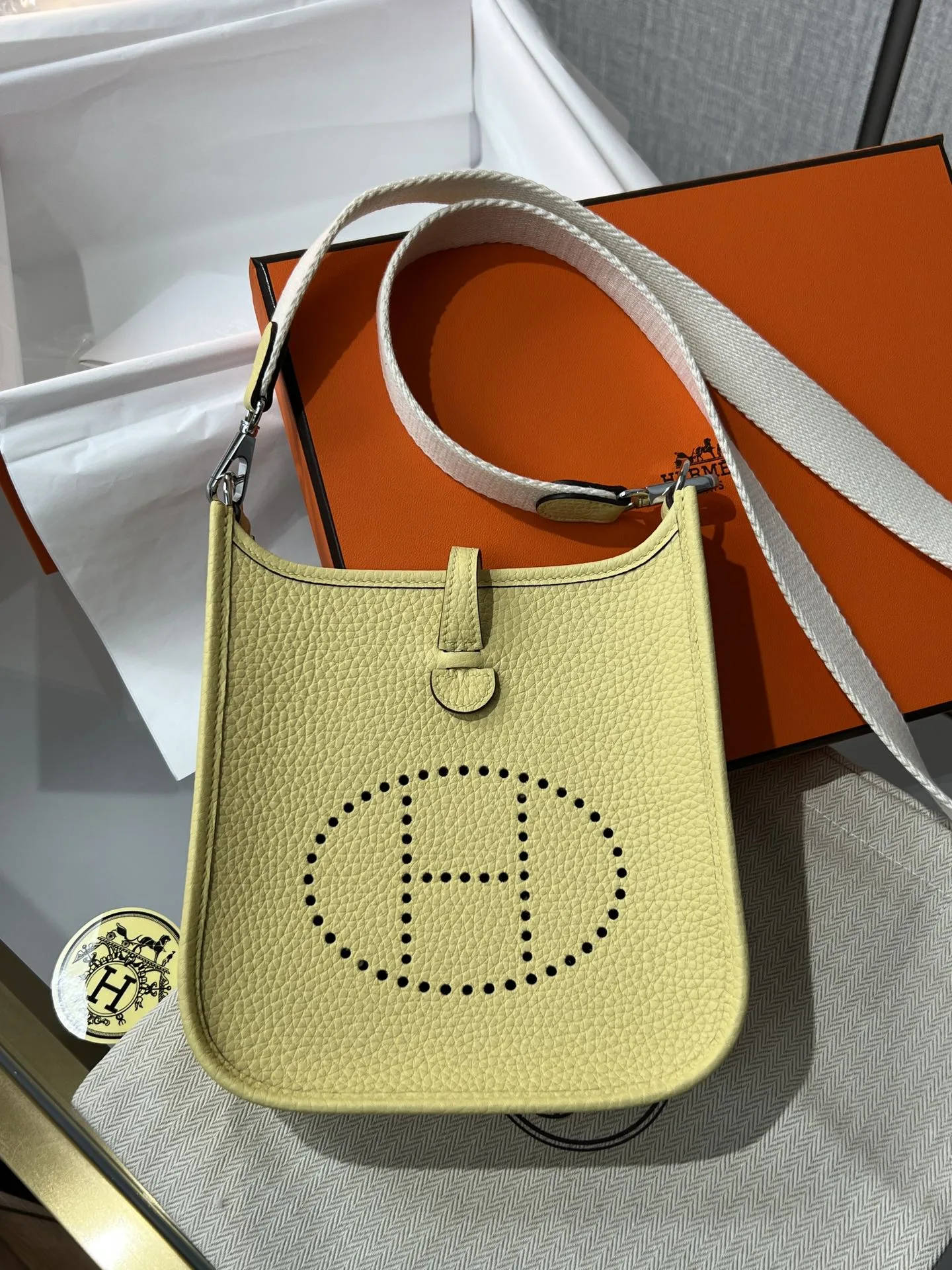 M9 Herme* Evelyne 16 bag