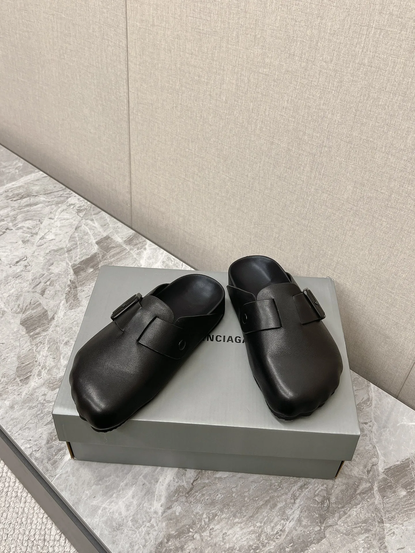 발렌시아가 선데이 샌들