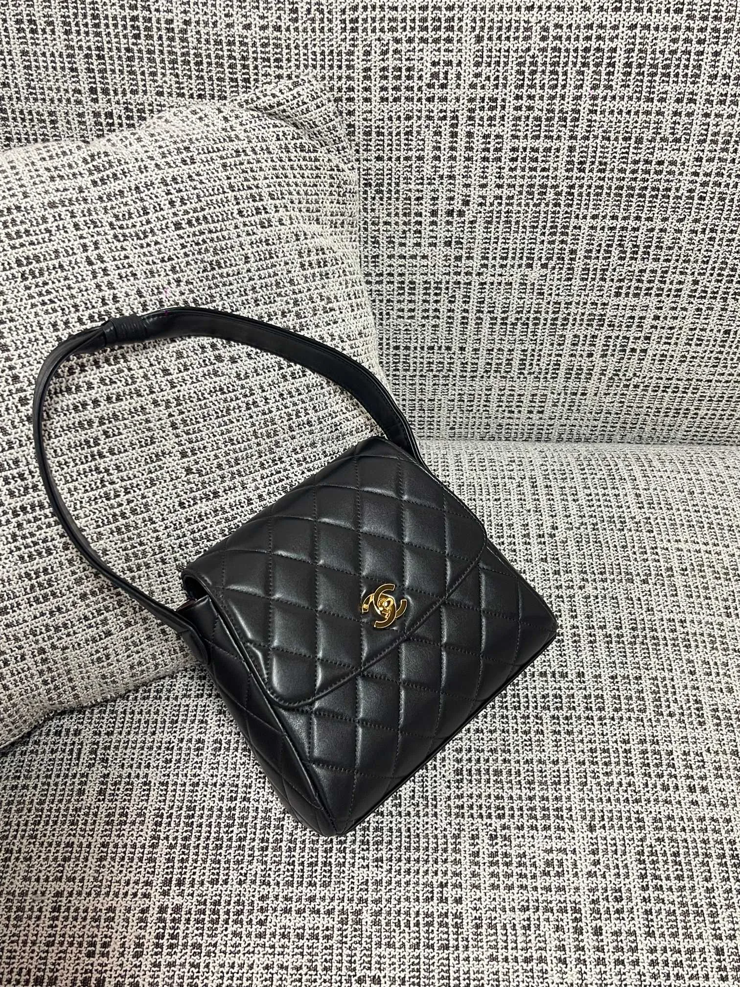 샤 ƆC 넬   Vintage  Lambskin Handbag   22X20X8.5