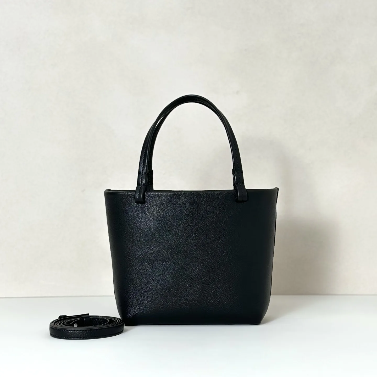 더 로우 스몰 파크 토트백  19X17X9cm
