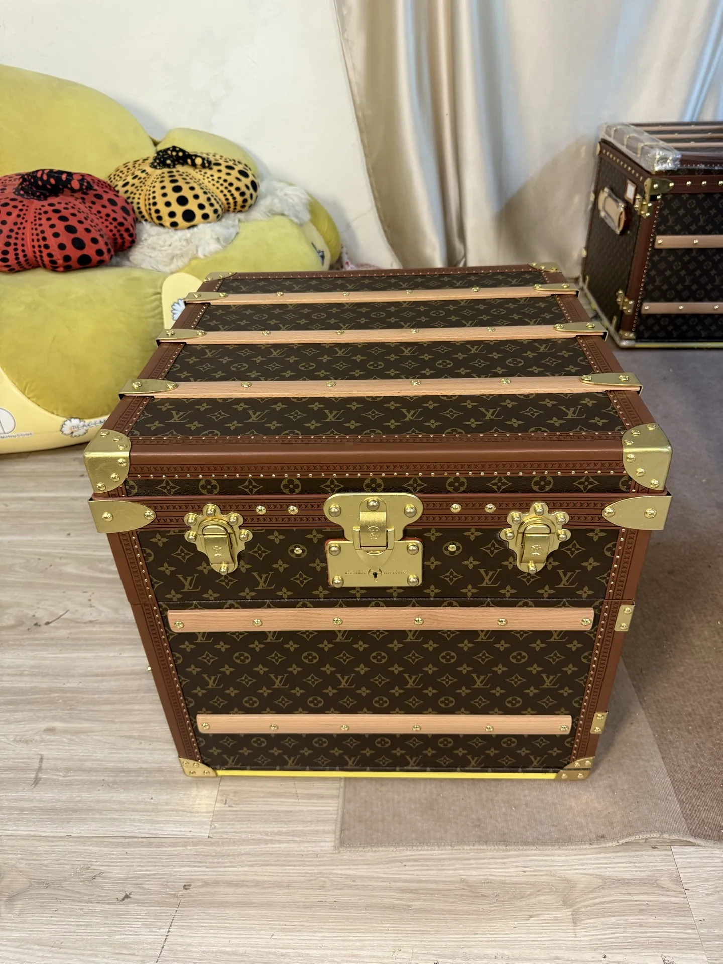 M10025 쿠리에 로진 까레 고쉬 56.5 x 52 x 56.5 cm