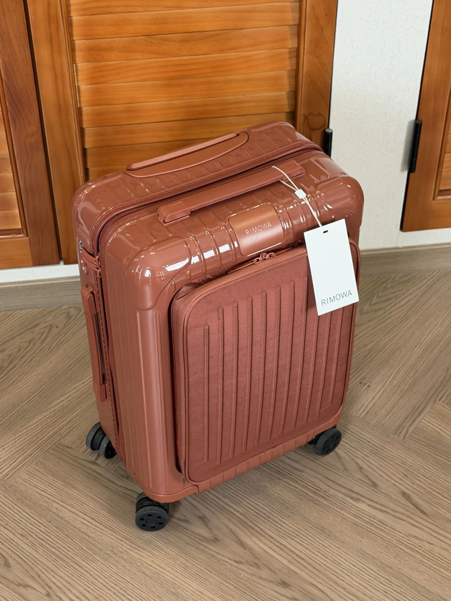 리모와 Essential Sleeve  Cabin 55X39X23cm