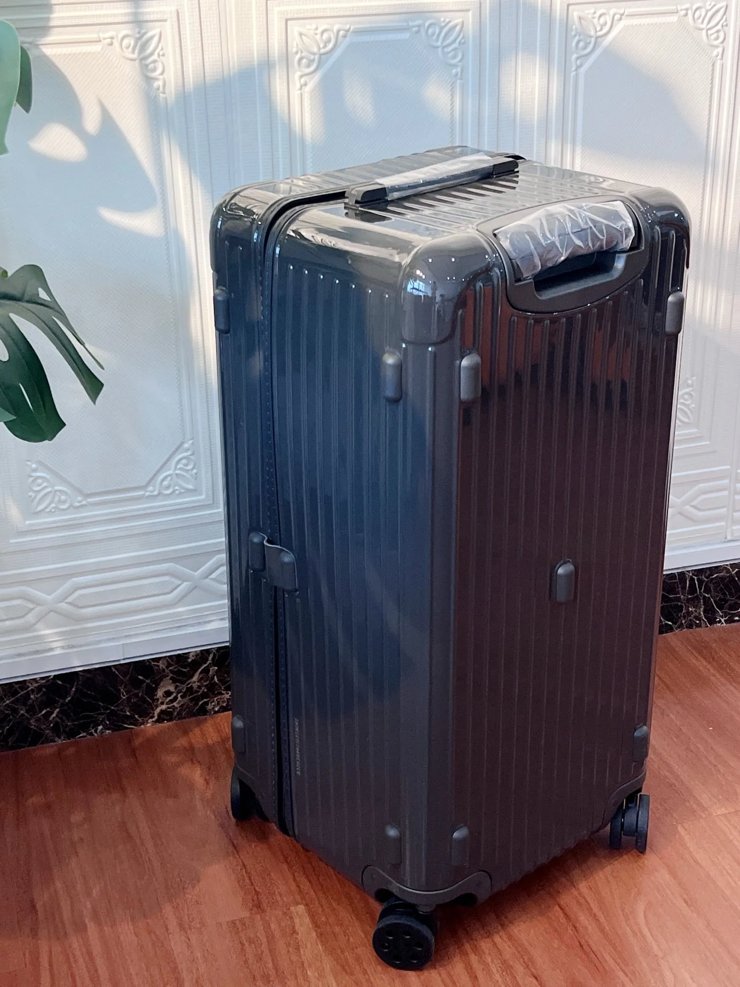 리모와 Essential  Trunk Plus 80X41X37cm