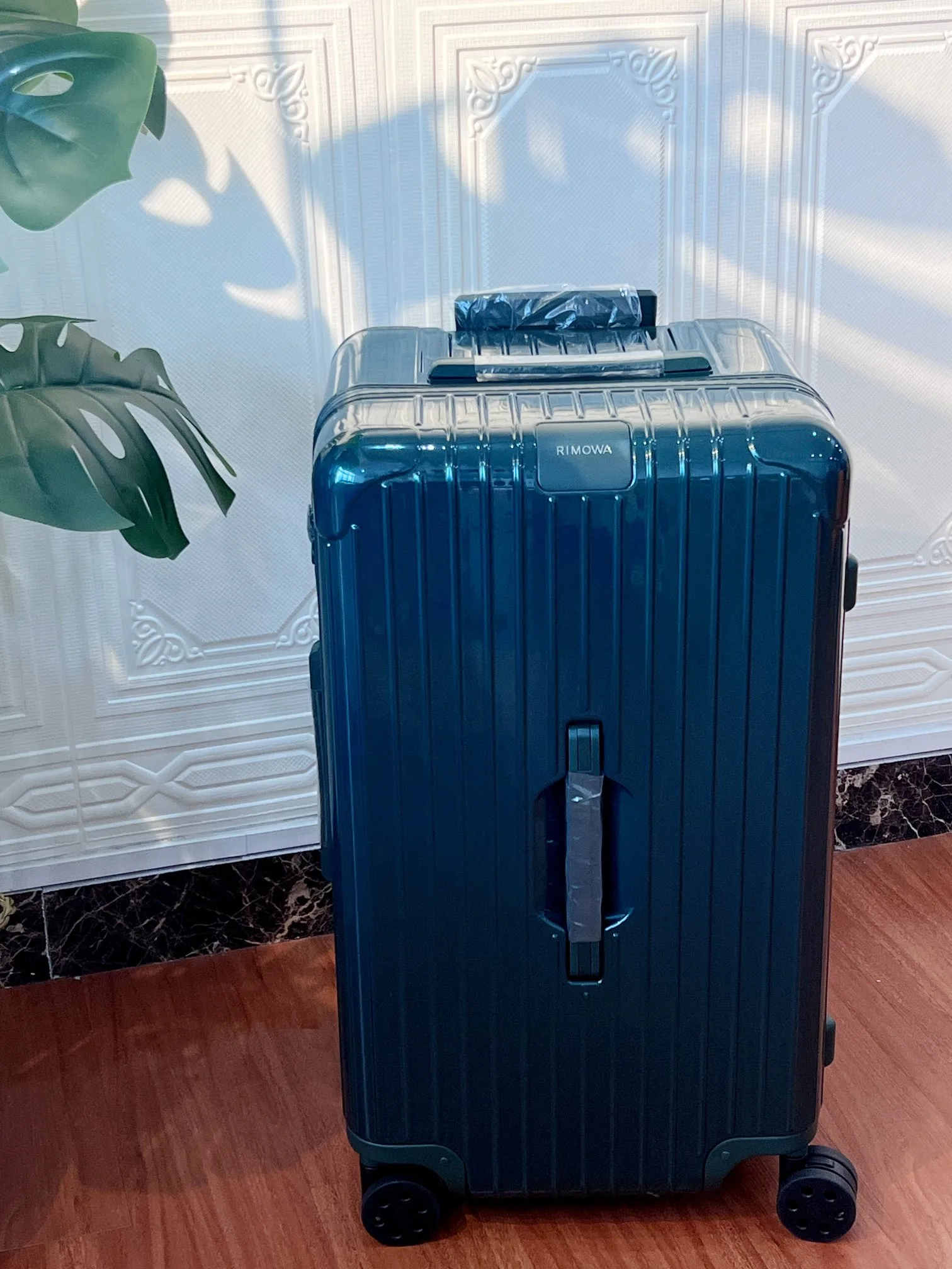 리모와 Essential  Trunk Plus 80X41X37cm