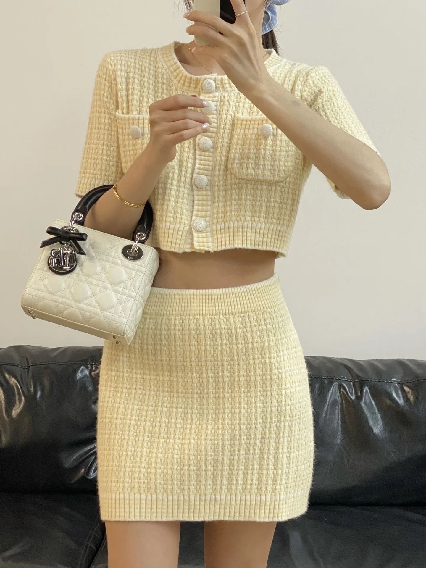 디올 레이디 디 조이 미니 핸드백  17×15×7cm