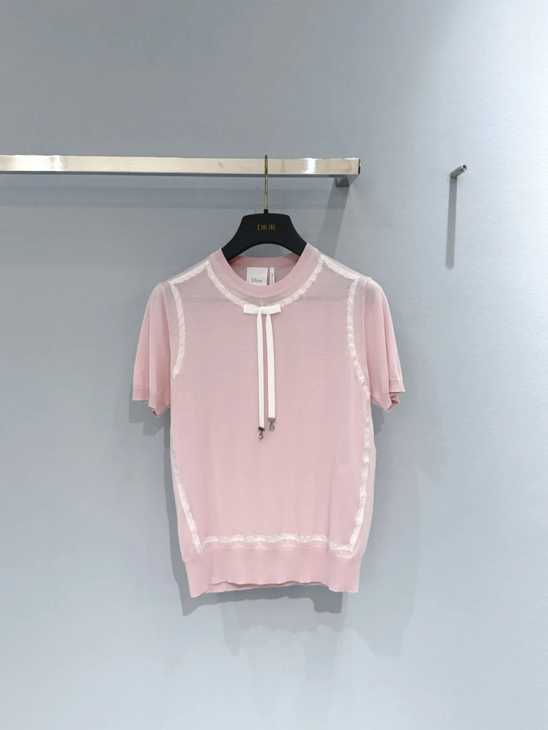 디올 Short-Sleeved Sweater 624S24A6E80