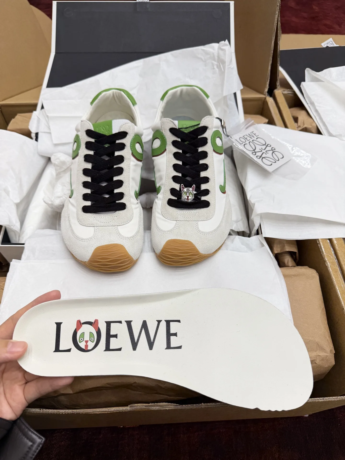 LOEWE 로고 디테일 스니커즈