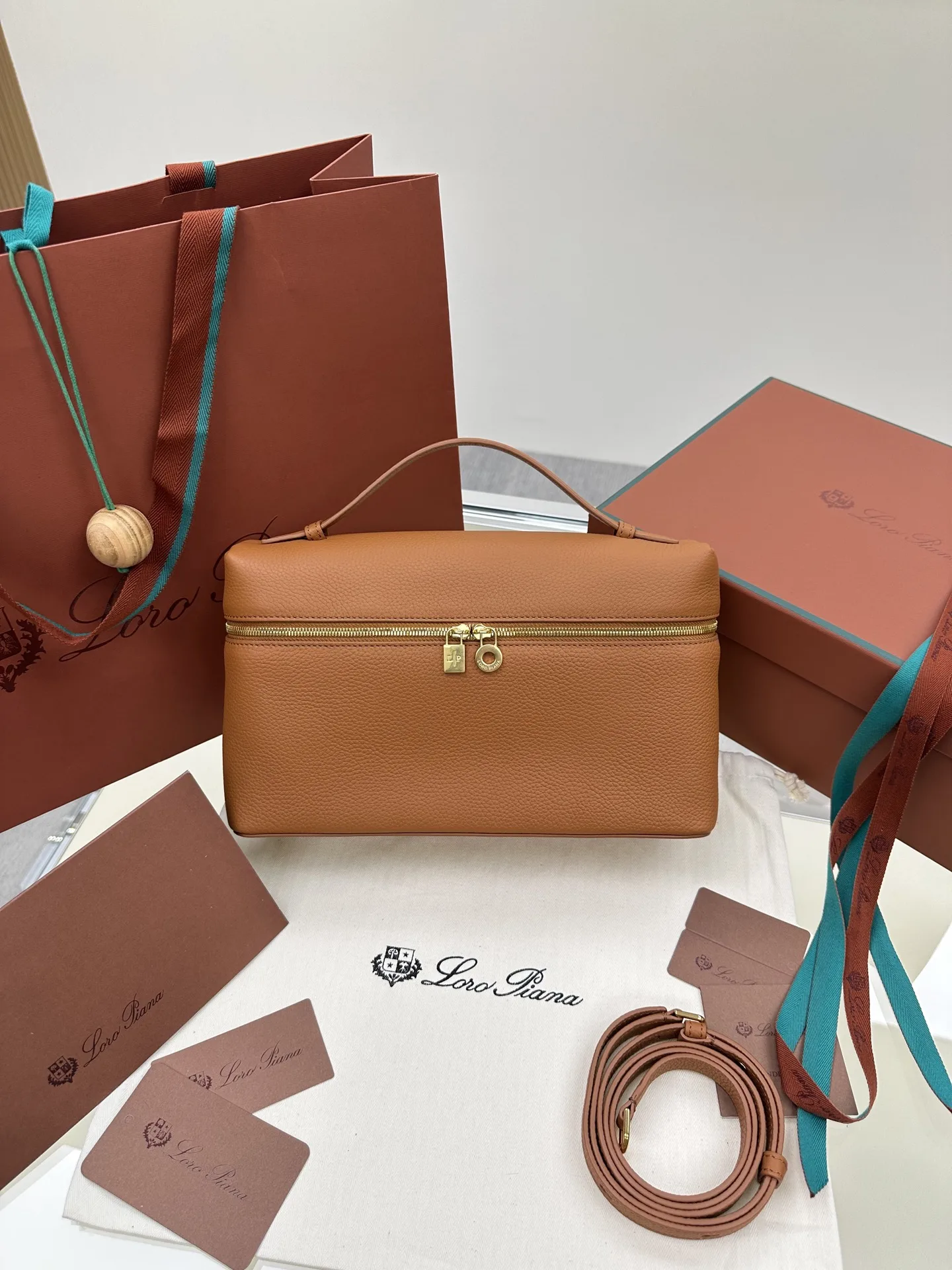 로로피아나 Extra Pocket L27