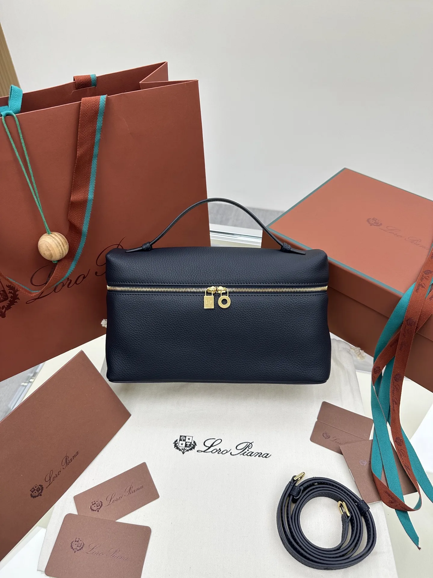 로로피아나 Extra Pocket L27