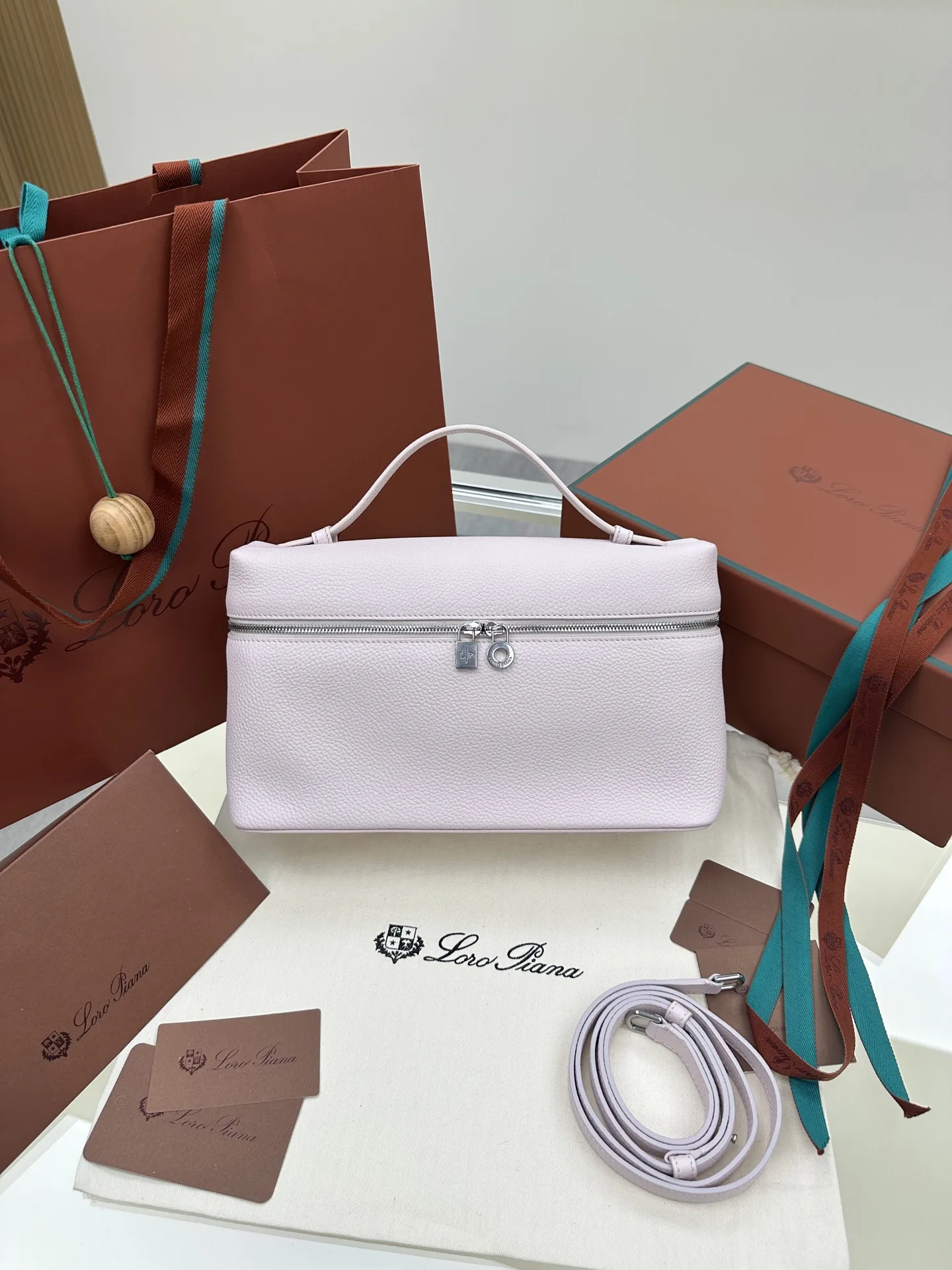 로로피아나 Extra Pocket L27