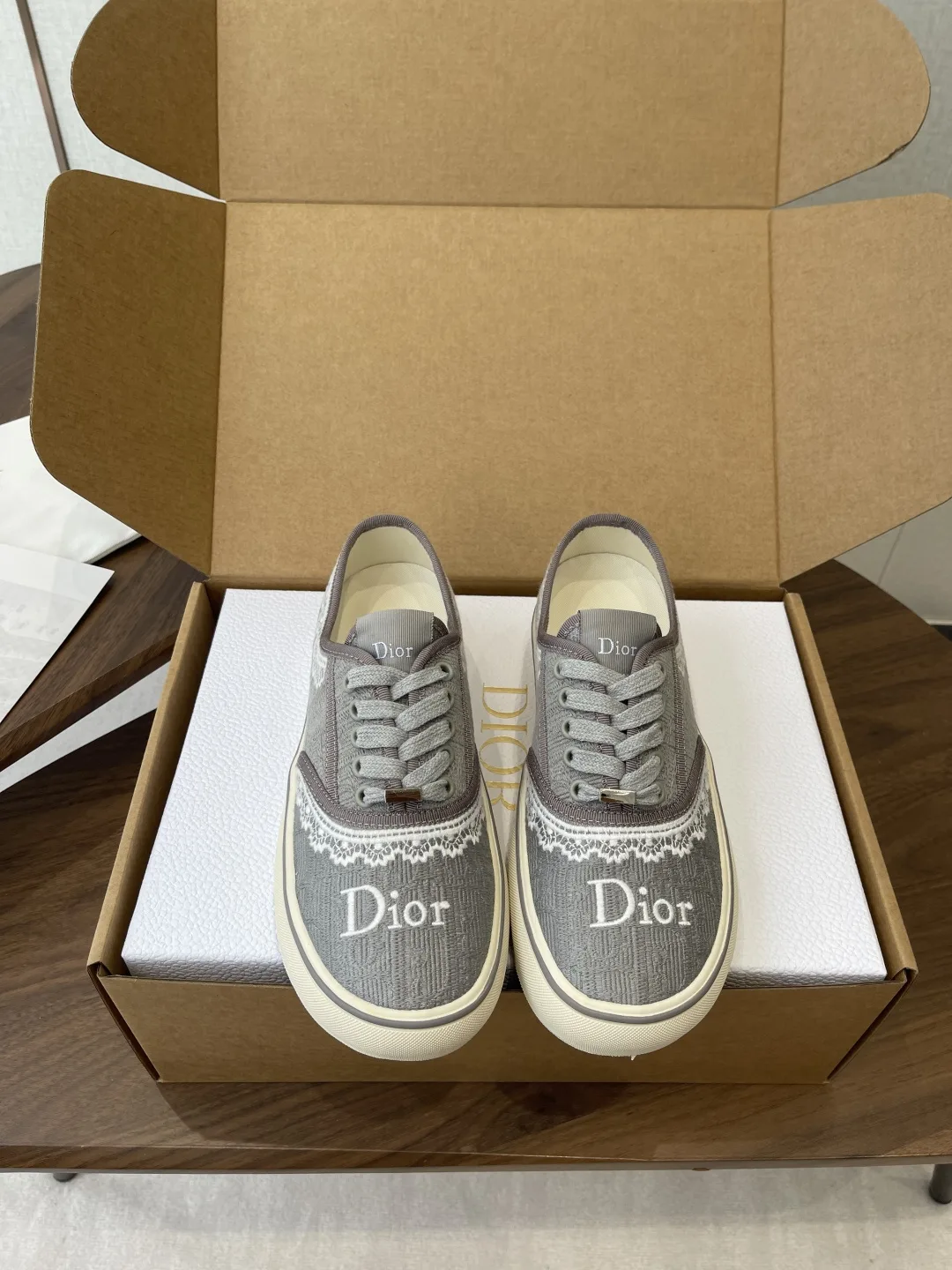 디올 Dior Saltwind Sneaker KCK519OCC