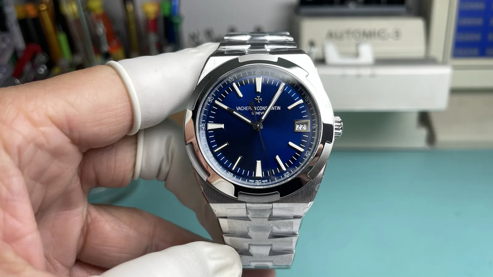 8F｜Cal.5100 무브먼트｜41mm｜바쉐론 콘스탄틴 오버시즈 4500V