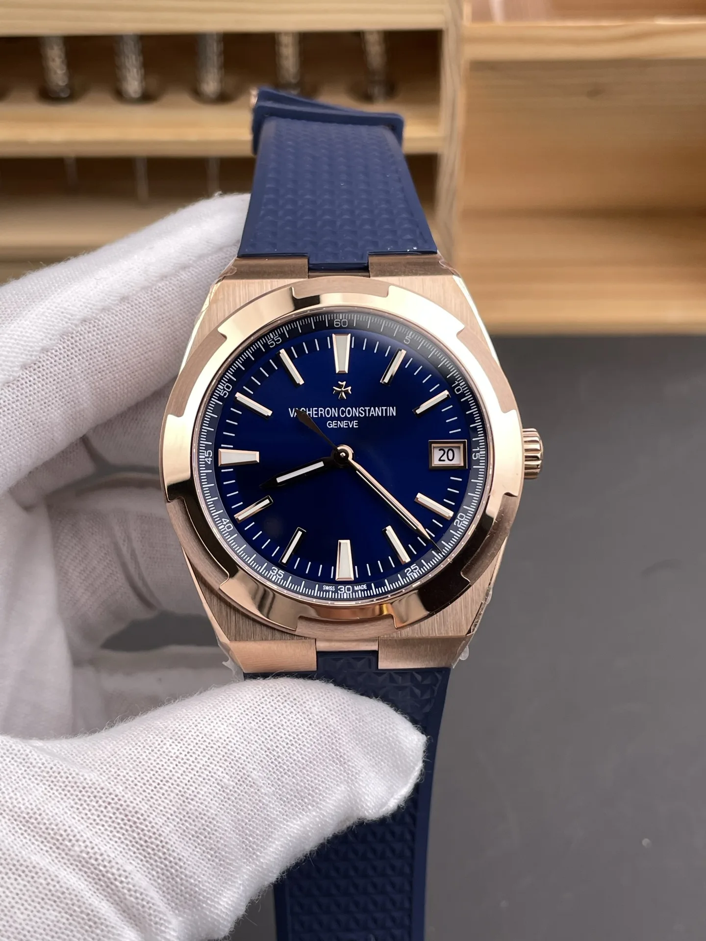 8F｜Cal.5100 무브먼트｜41mm｜바쉐론 콘스탄틴 오버시즈 4500V