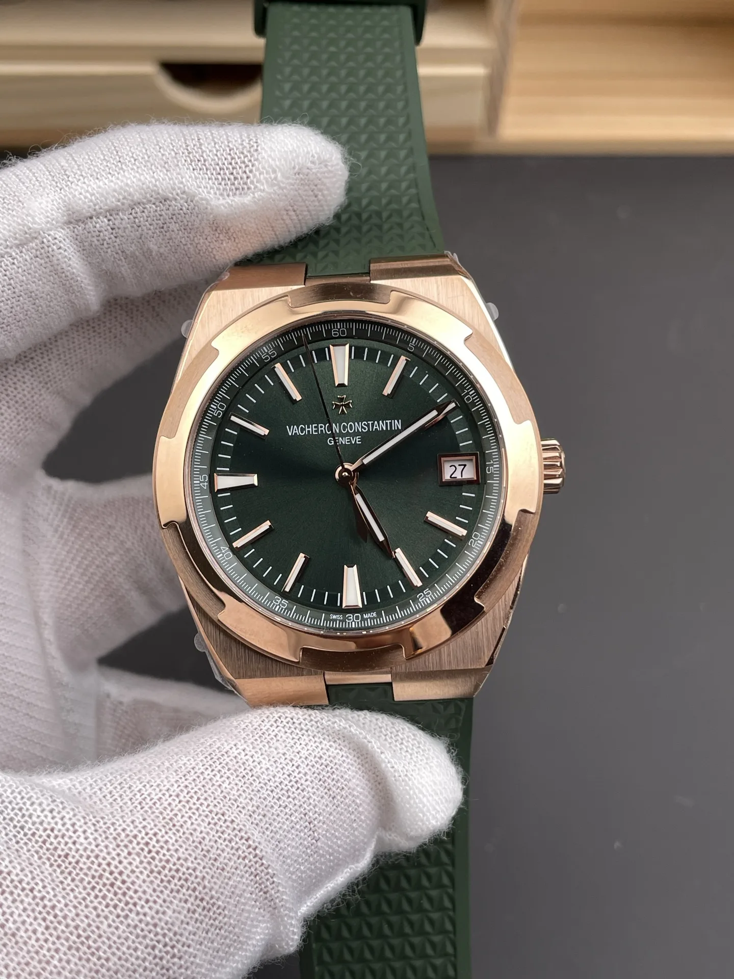 8F｜Cal.5100 무브먼트｜41mm｜바쉐론 콘스탄틴 오버시즈 4500V
