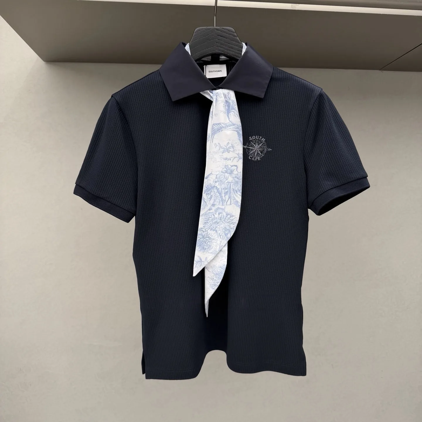 Southcross Scarf-Point Seersucker Collar T-Shirt
