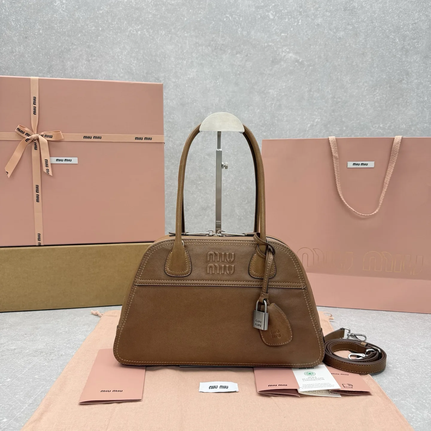 Miu Miu 미우미우 비방 나파 가죽 백 32x19.5x10.5cm