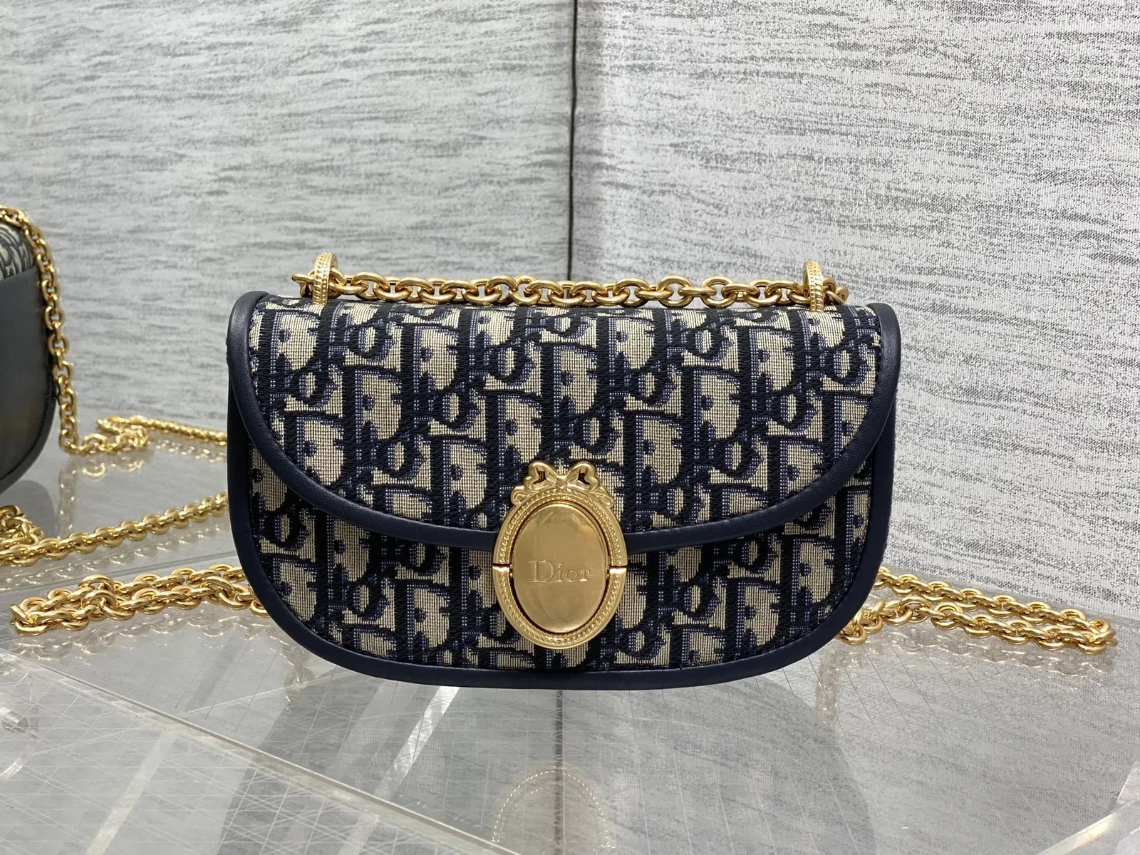 디올 메달리옹 플랩 체인 백 스몰 M3921QTZQ_M928 21*12*5.5cm