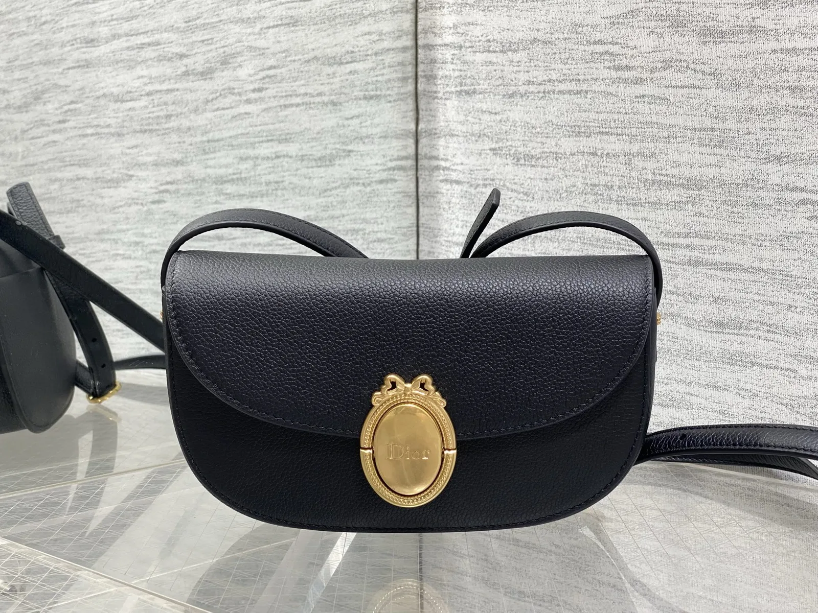 디올 메달리옹 플랩  백 스몰 M3919QDWP_M900 23*16*6.5cm