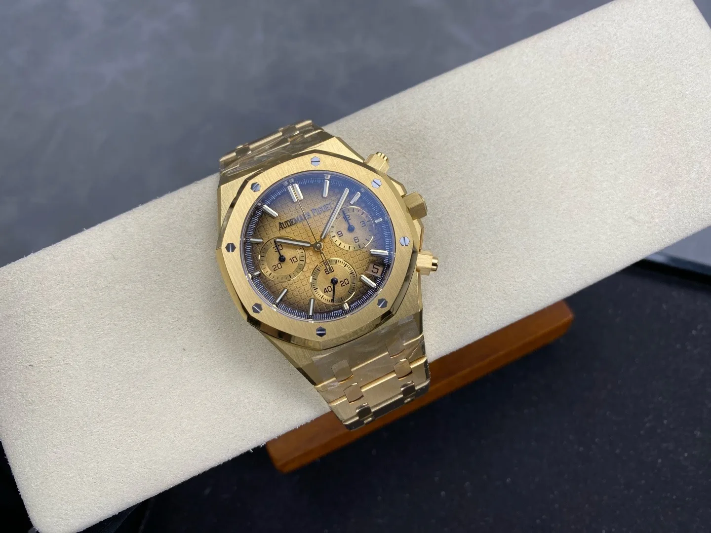 DDF l 41mm l 4401 무브먼트  l 오데마피게 로얄오크 26240 203g