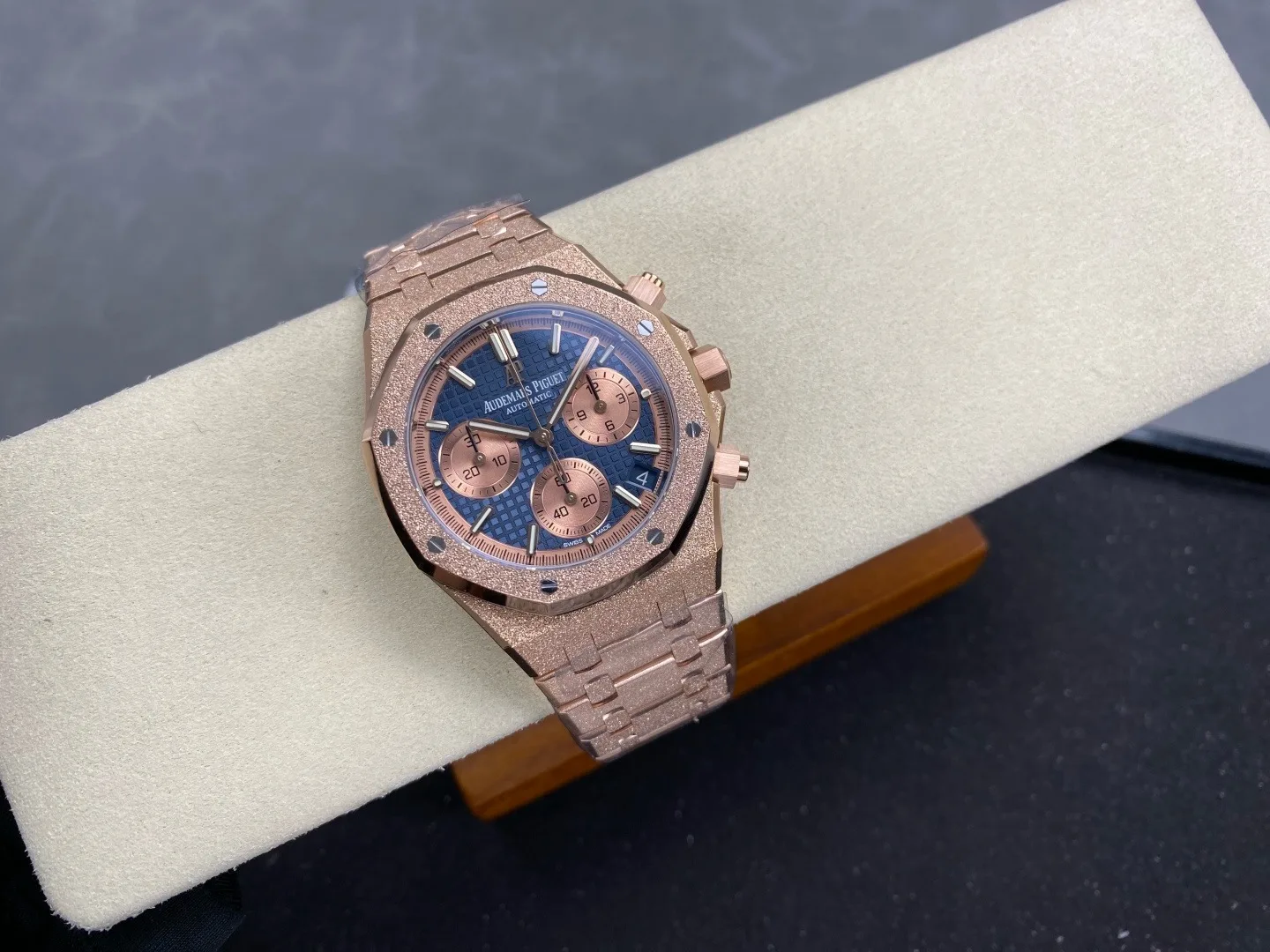 DDF l 41mm l 4401 무브먼트  l 오데마피게 로얄오크 26240 205g