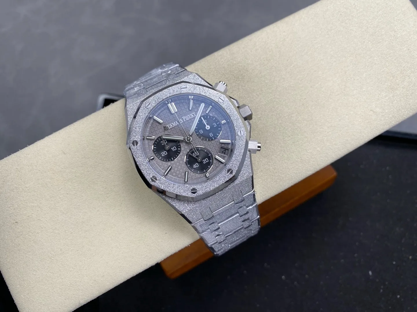 DDF l 41mm l 4401 무브먼트  l 오데마피게 로얄오크 26240 205g