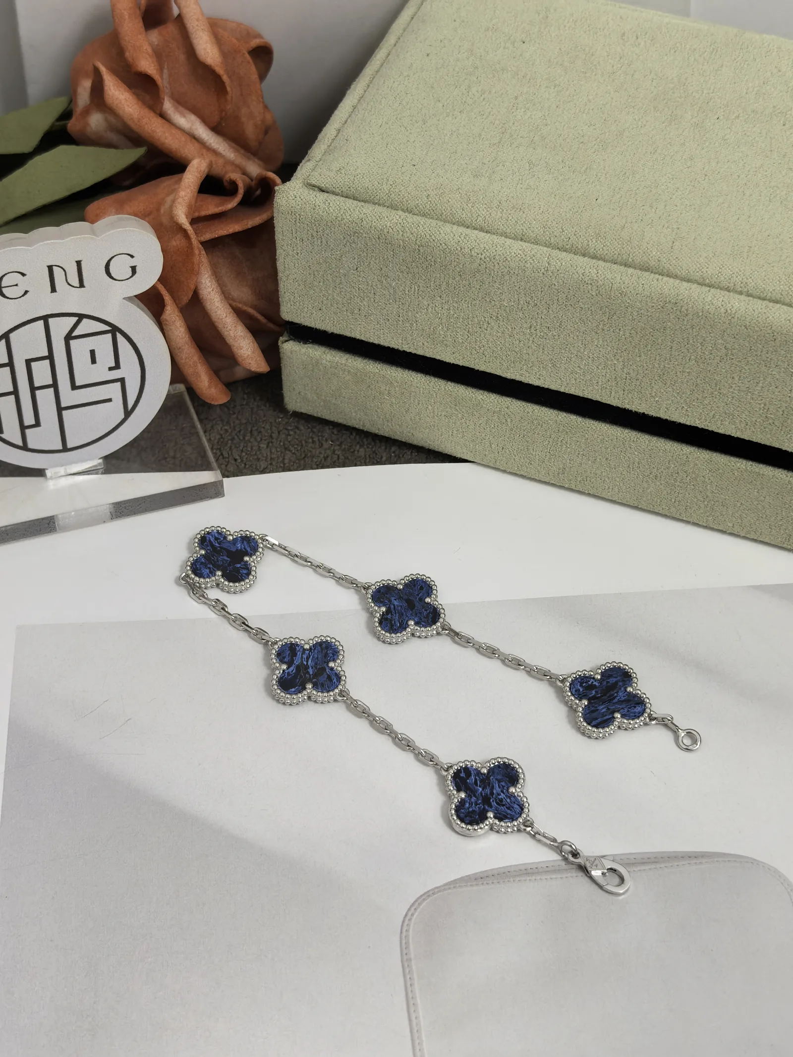 Van Cleef & Arpels -반클리프퓨어알함브라팔찌   925