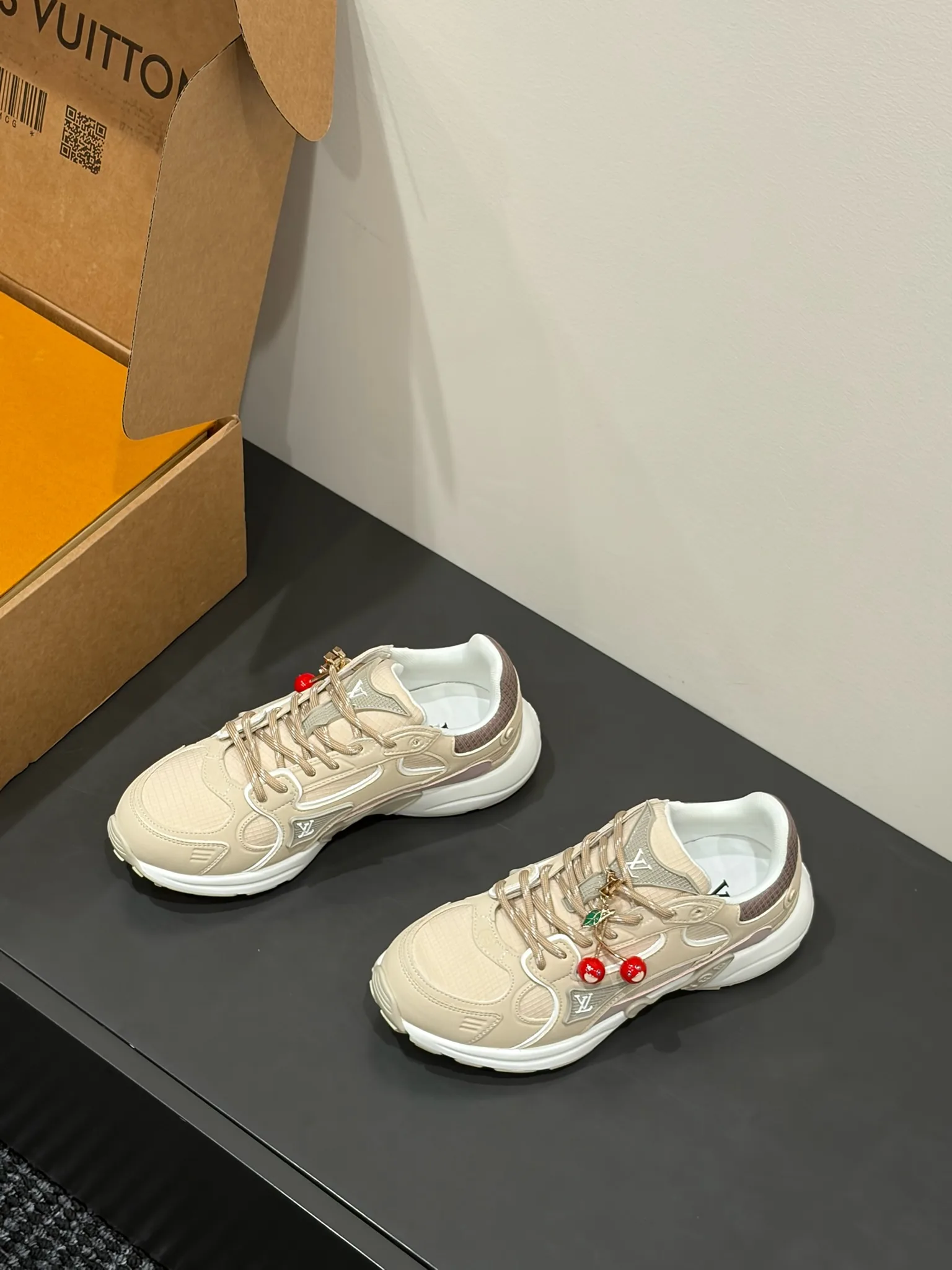 LV Olympia 스니커즈