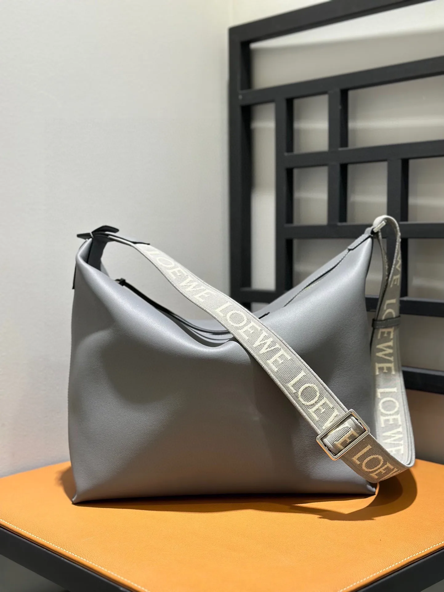 로에베 Cubi 숄더 백  44*30*18cm
