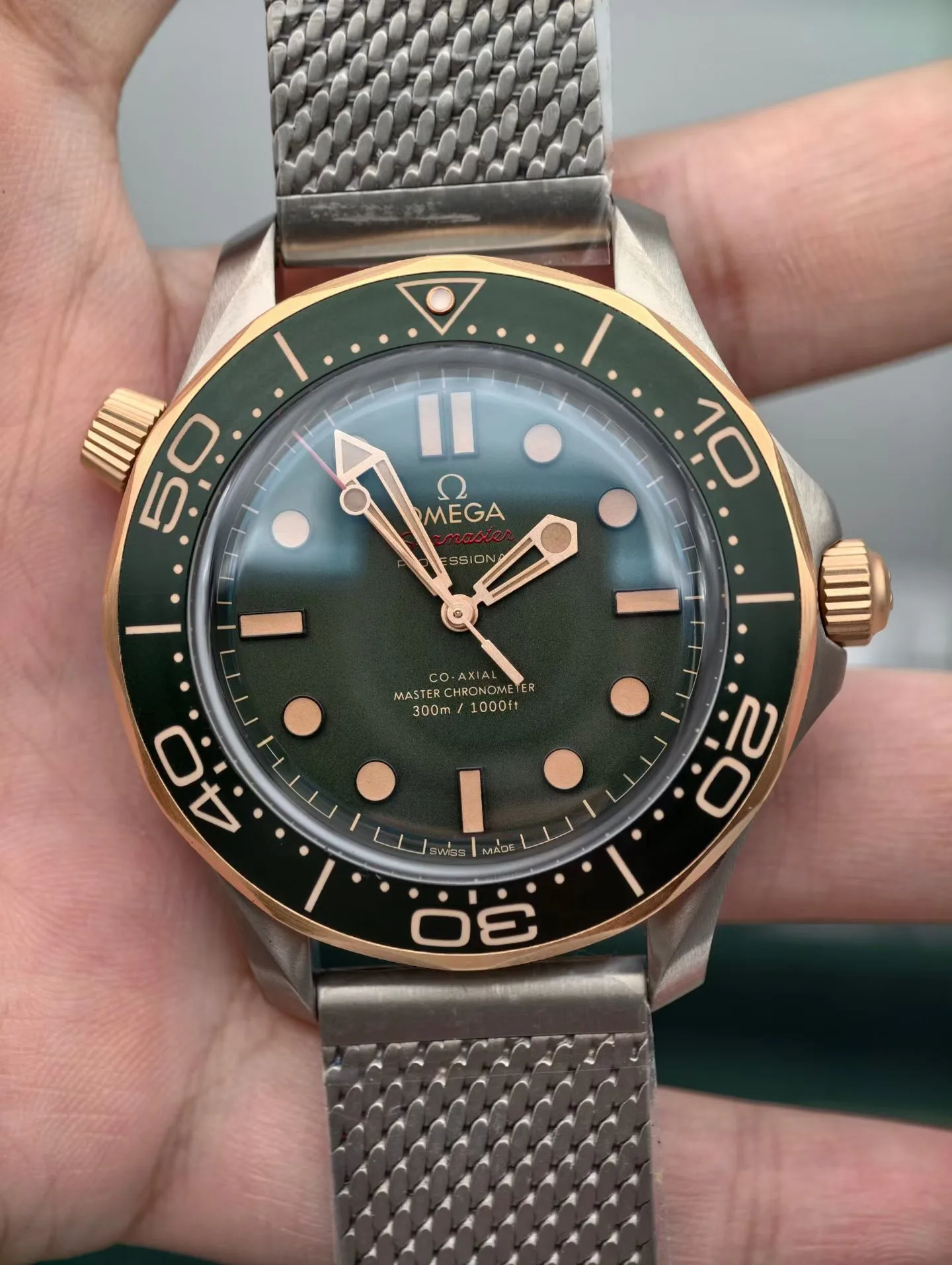 OR | 8806 무브먼트｜42mm l 오메가 씨마스터 다이버 300M 210.30.42.20.06.002 티타늄 브레이슬릿