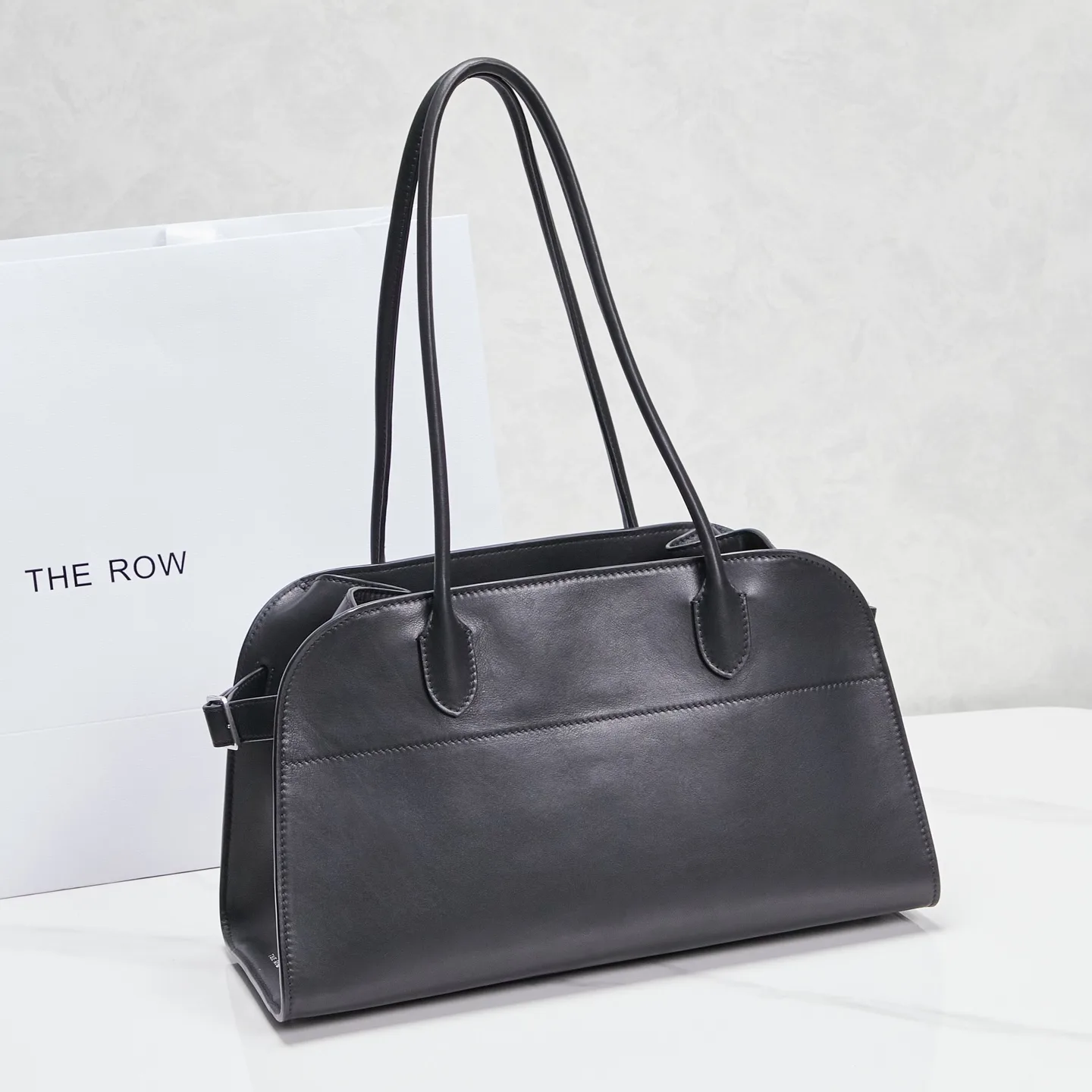 THE  ROW Margaux EW Shoulder 12  가죽 백  38x18x23cm