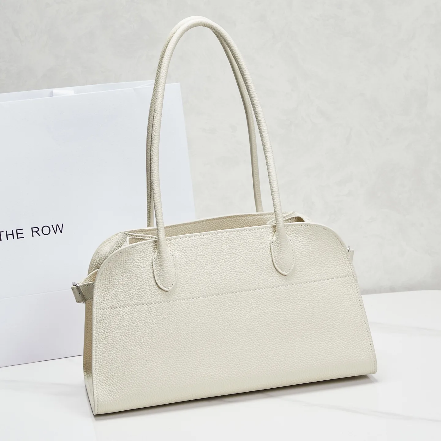 THE  ROW Margaux EW Shoulder 12  가죽 백  38x18x23cm
