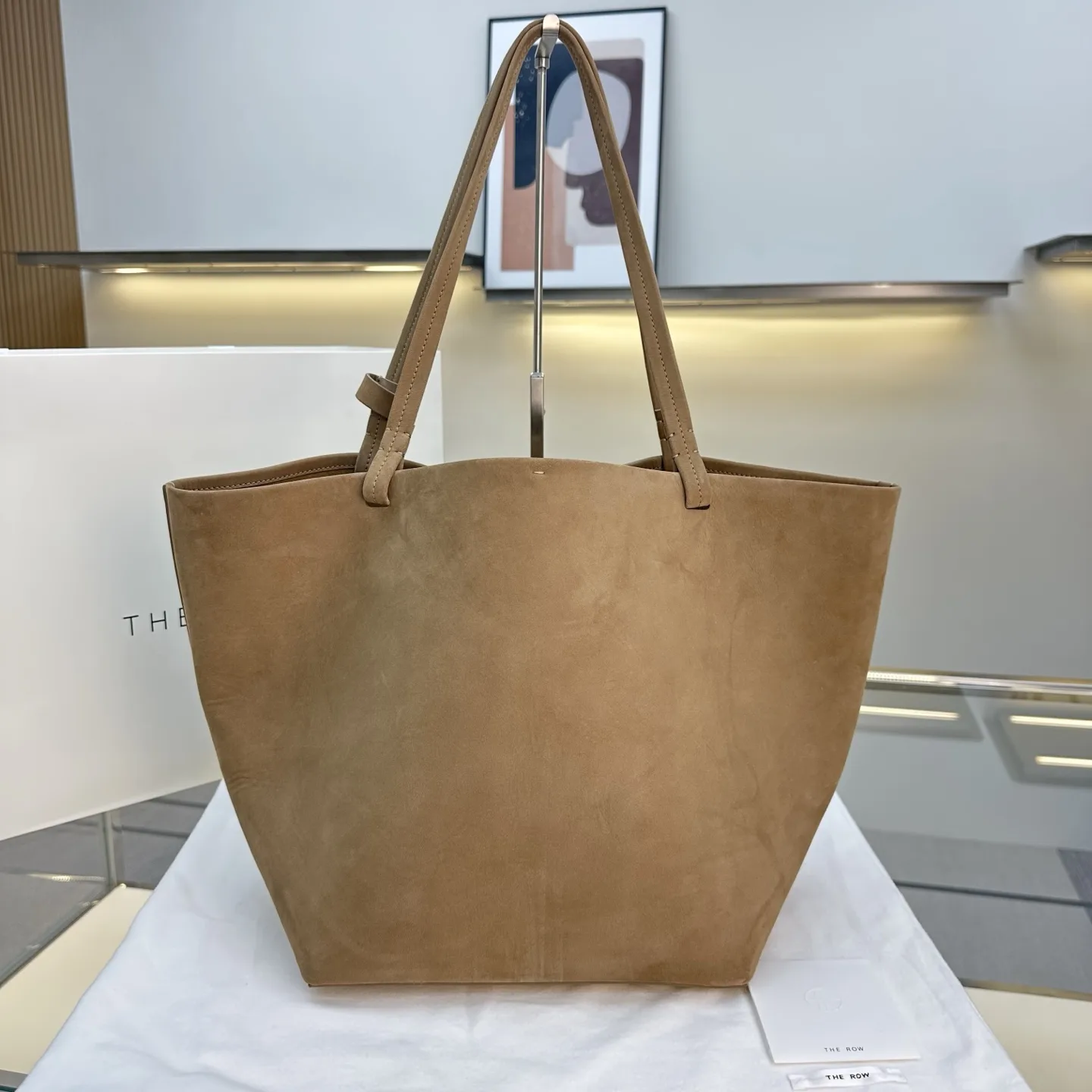 더 로우 Park Tote Three  48.25 x 24.75 x 29.85 cm